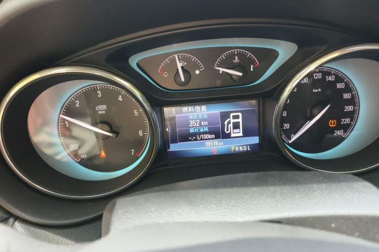 Used Buick Envision 2016 20T Two-Wheel Drive Leading Version Odometer Close Up