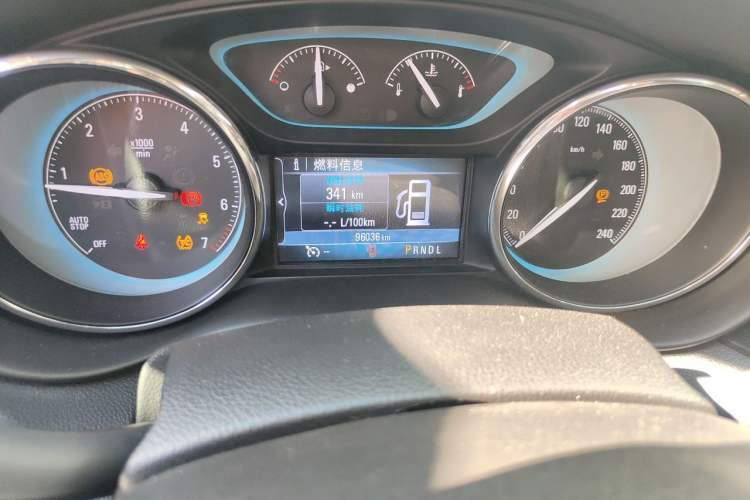 Used Buick Envision 2016 20T Two-Wheel-Drive Elite Model Odometer Close Up