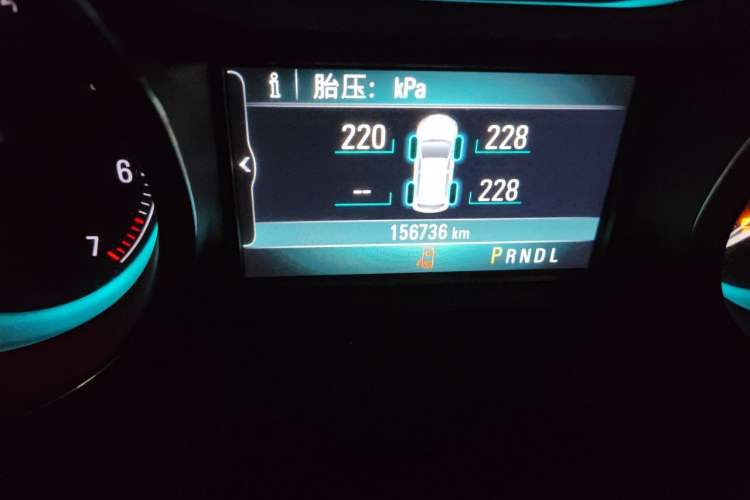 Used Buick Envision 2016 20T Two-Wheel Drive Leading Version Odometer Close Up