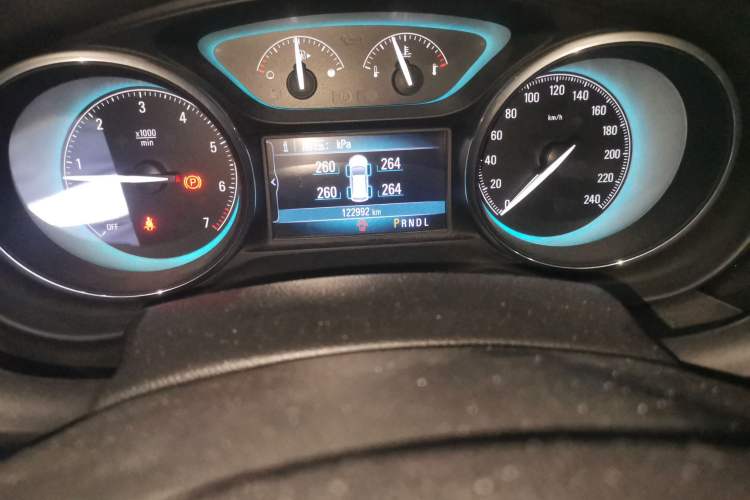 Used Buick Envision 2016 20T Two-Wheel-Drive Elite Model Odometer Close Up