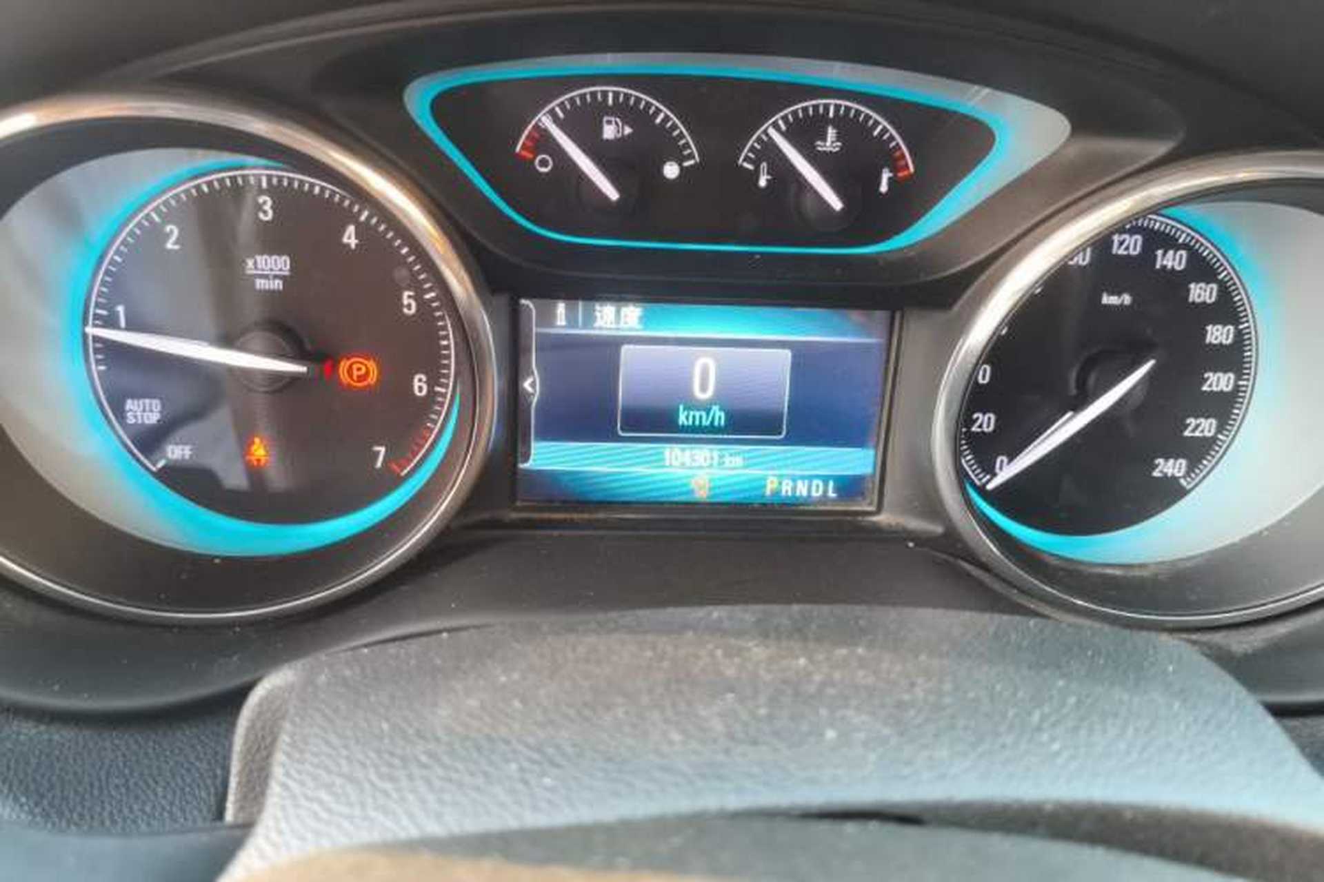 Used Buick Envision 2016 20T Two-Wheel-Drive Elite Model Odometer Close Up