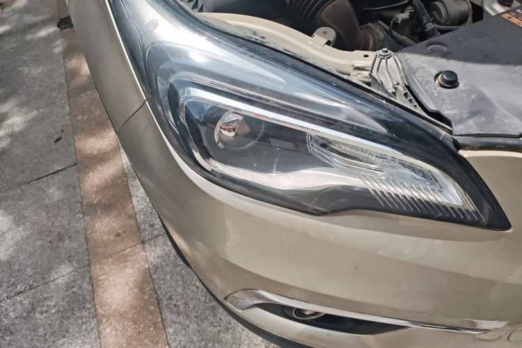 Used Buick Envision 2016 20T Two-Wheel-Drive Elite Model Right Front Headlight