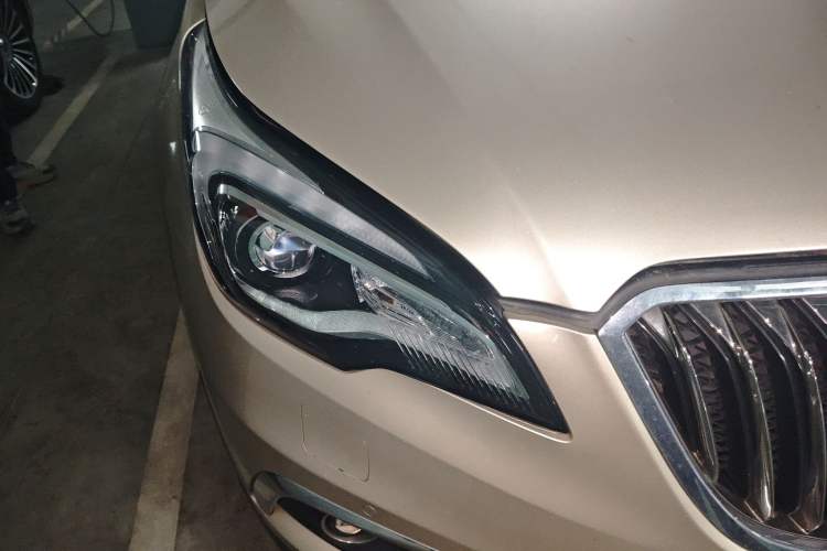 Used Buick Envision 2016 28T Four-Wheel Drive Luxury Model Right Front Headlight