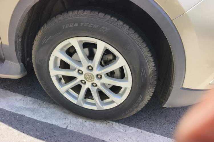 Used Buick Envision 2016 20T Two-Wheel Drive Leading Version Right Front Wheel Hub