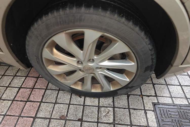 Used Buick Envision 2016 28T All-Wheel-Drive All-Terrain Sport Flagship Edition Right Front Wheel Hub