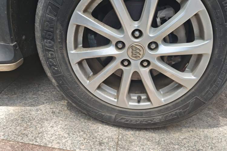 Used Buick Envision 2016 20T Two-Wheel-Drive Elite Model Right Front Wheel Hub