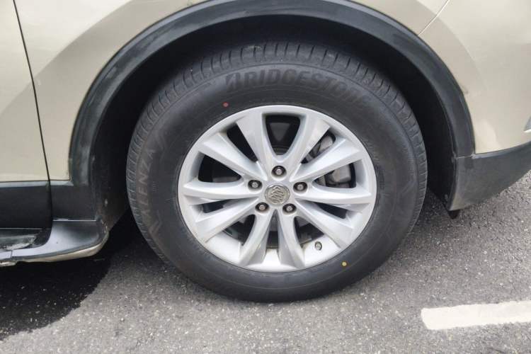Used Buick Envision 2016 28T Four-Wheel Drive Elite Version Right Front Wheel Hub