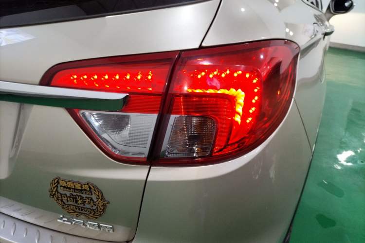 Used Buick Envision 2016 28T Four-Wheel Drive Elite Version Right Rear Taillight