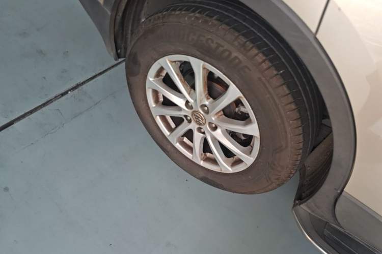 Used Buick Envision 2016 20T Two-Wheel-Drive Elite Model Right Rear Wheel Hub