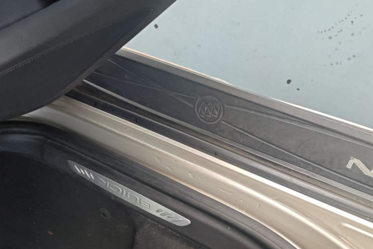 Used Buick Envision 2016 20T Two-Wheel-Drive Elite Model Right Side Sill