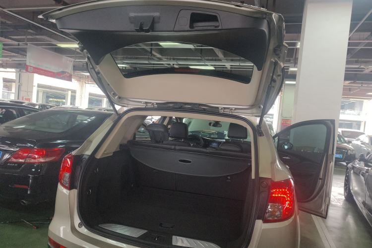 Used Buick Envision 2016 20T Two-Wheel-Drive Elite Model Trunk