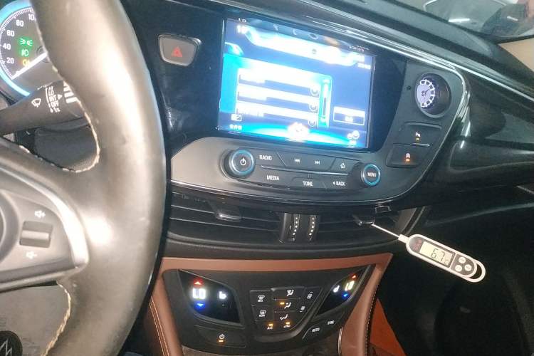 Used Buick Envision 2017 28T Four-Wheel Drive Elite Model Audio And AC Panel