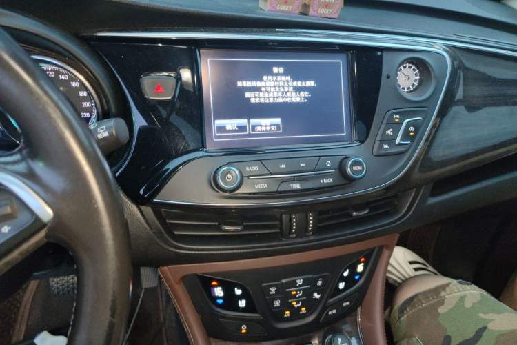Used Buick Envision 2017 28T Four-Wheel Drive Luxury Model Audio And AC Panel