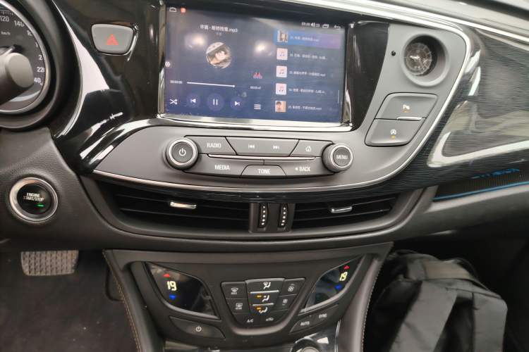 Used Buick Envision 2017 20T Two-Wheel Drive Leading Version Audio And AC Panel