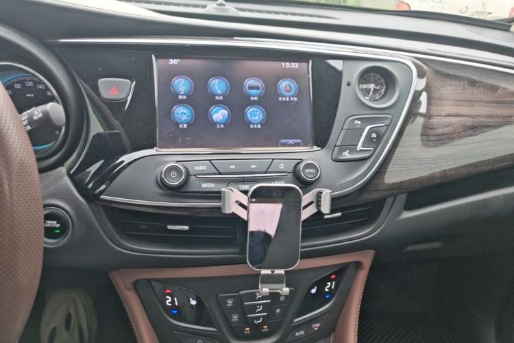 Used Buick Envision 2017 20T Two-Wheel Drive Luxury Model Audio And AC Panel