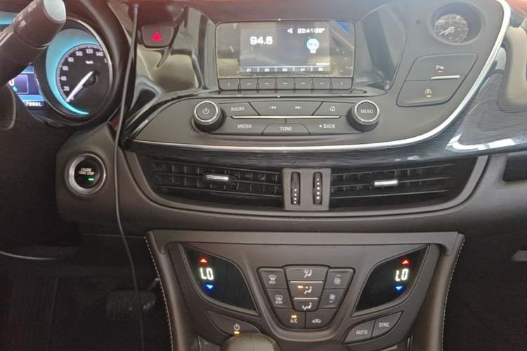 Used Buick Envision 2017 20T Two-Wheel Drive Leading Version Audio And AC Panel