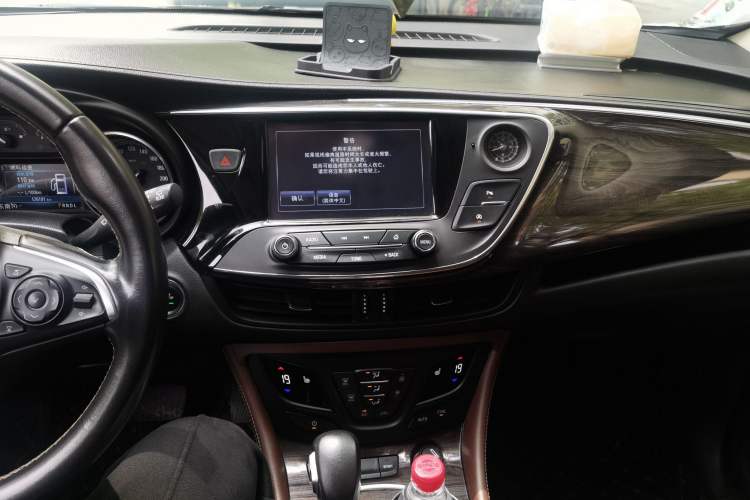 Used Buick Envision 2017 28T Four-Wheel Drive Elite Model Audio And AC Panel