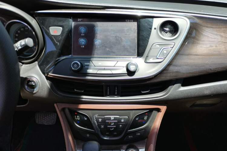 Used Buick Envision 2017 20T Two-Wheel Drive Luxury Model Audio And AC Panel