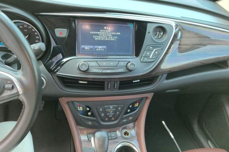 Used Buick Envision 2017 28T Four-Wheel Drive Luxury Model Audio And AC Panel