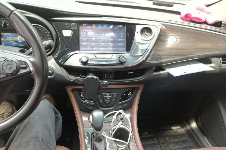 Used Buick Envision 2017 28T Four-Wheel Drive Elite Model Audio And AC Panel