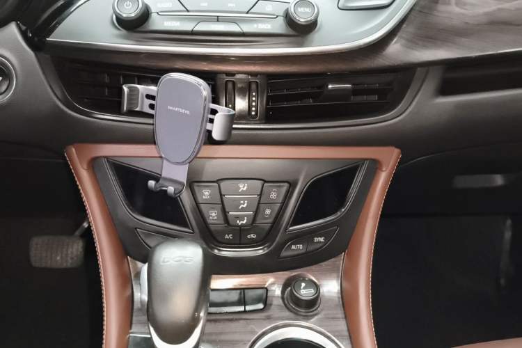 Used Buick Envision 2017 20T Two-Wheel Drive Elite Version Audio And AC Panel