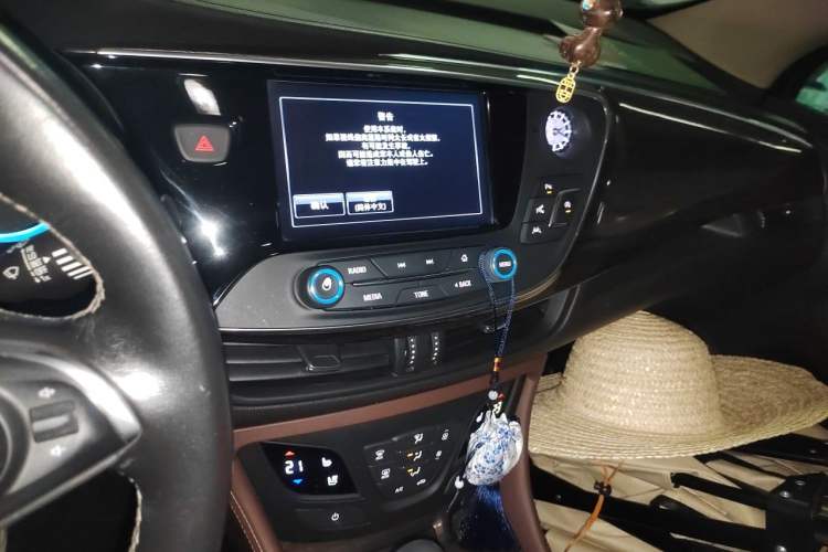 Used Buick Envision 2017 28T Four-Wheel Drive Luxury Model Audio And AC Panel
