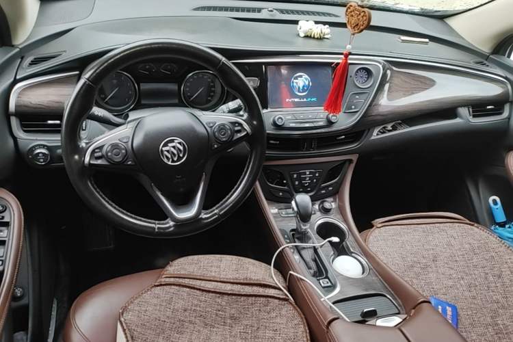 Used Buick Envision 2017 28T Four-Wheel Drive Elite Model Center Console