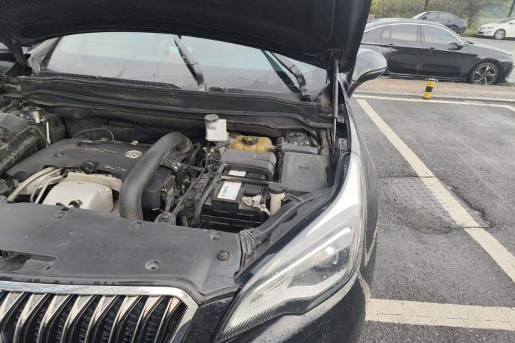 Used Buick Envision 2017 28T Four-Wheel Drive Luxury Model Engine Bay Left