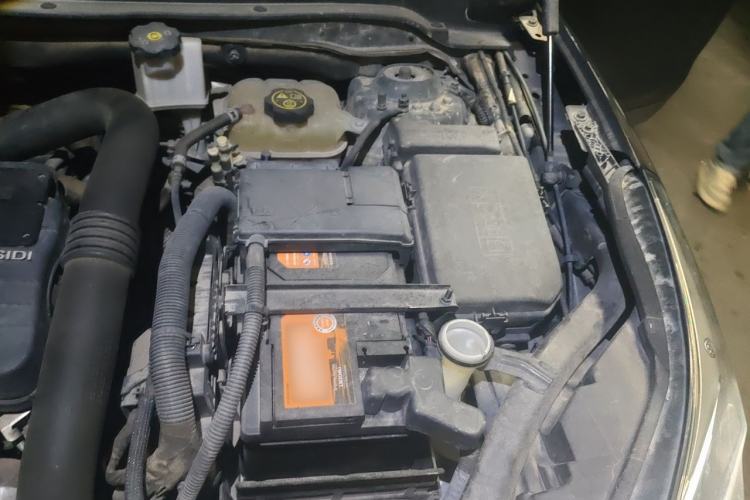 Used Buick Envision 2017 20T Four-Wheel Drive Luxury Model Engine Bay Left