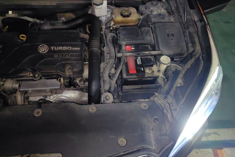 Used Buick Envision 2017 20T Two-Wheel Drive Elite Version Engine Bay Left