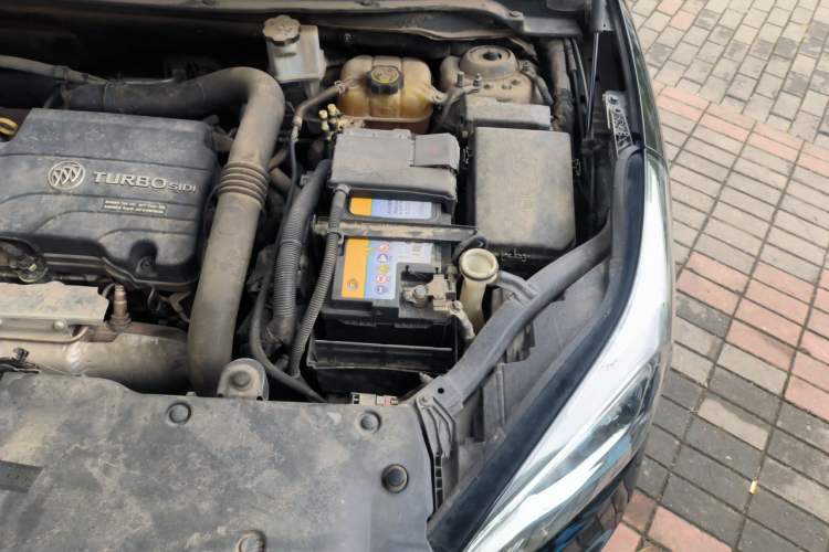 Used Buick Envision 2017 20T Two-Wheel Drive Elite Version Engine Bay Left