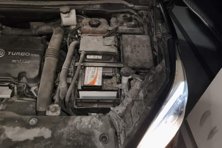 Used Buick Envision 2017 20T Two-Wheel Drive Elite Version Engine Bay Left
