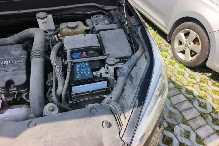 Used Buick Envision 2017 20T Two-Wheel Drive Luxury Model Engine Bay Left
