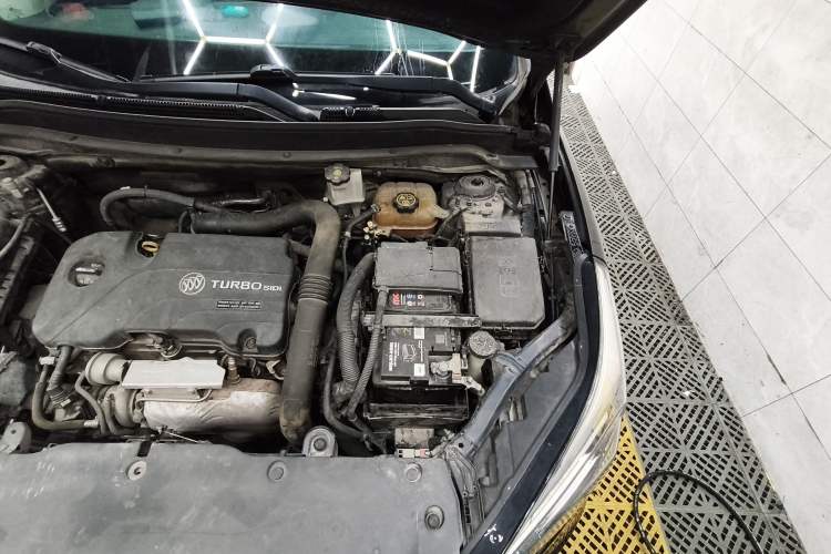 Used Buick Envision 2017 20T Two-Wheel Drive Elite Version Engine Bay Left