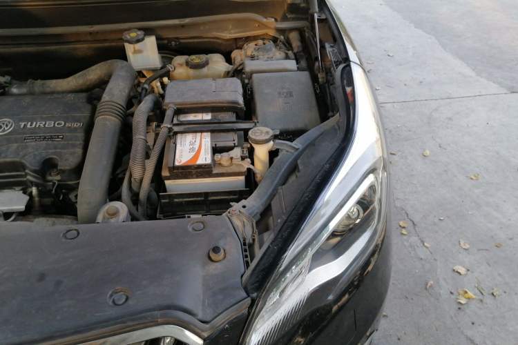 Used Buick Envision 2017 20T Two-Wheel Drive Luxury Model Engine Bay Left