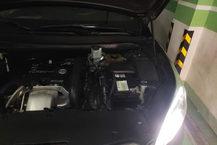 Used Buick Envision 2017 28T Four-Wheel Drive Luxury Model Engine Bay Left