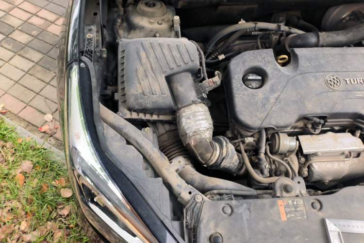 Used Buick Envision 2017 20T Two-Wheel Drive Elite Version Engine Bay Right