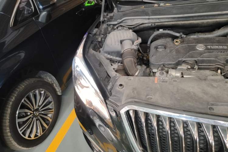 Used Buick Envision 2017 20T Two-Wheel Drive Elite Version Engine Bay Right