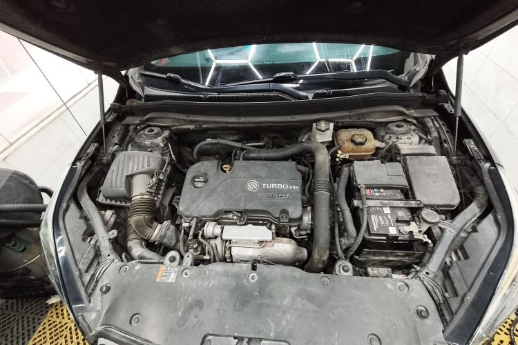Used Buick Envision 2017 20T Two-Wheel Drive Elite Version Engine Bay Right