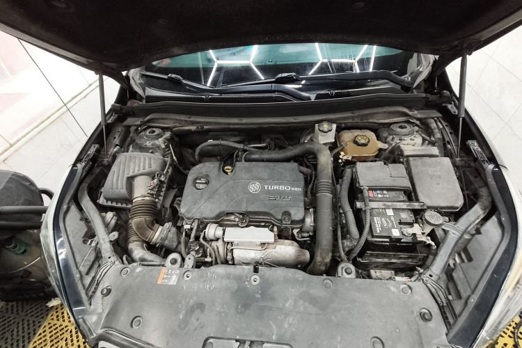 Used Buick Envision 2017 20T Two-Wheel Drive Elite Version Engine Bay