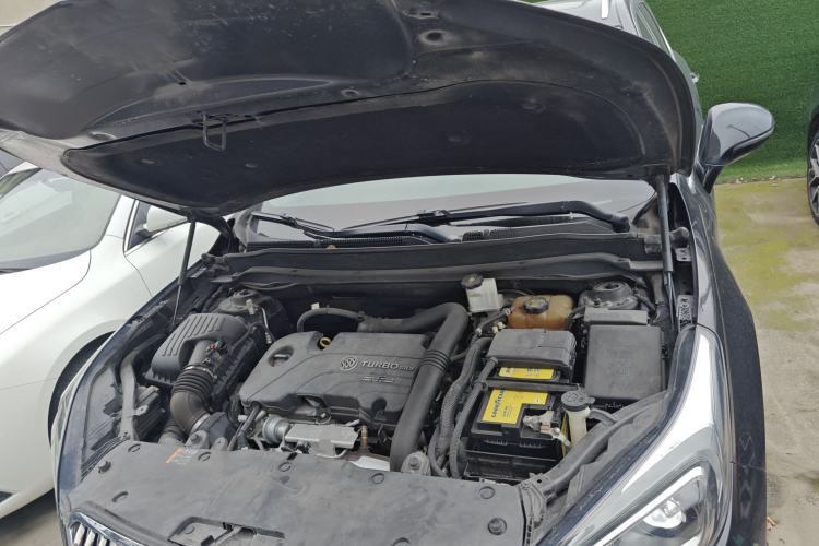 Used Buick Envision 2017 20T Two-Wheel Drive Elite Version Engine Bay