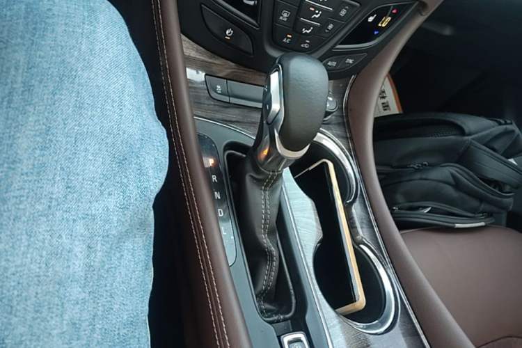 Used Buick Envision 2017 28T Four-Wheel Drive Elite Model Gear Lever