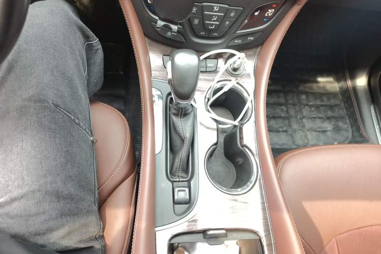 Used Buick Envision 2017 28T Four-Wheel Drive Elite Model Gear Lever