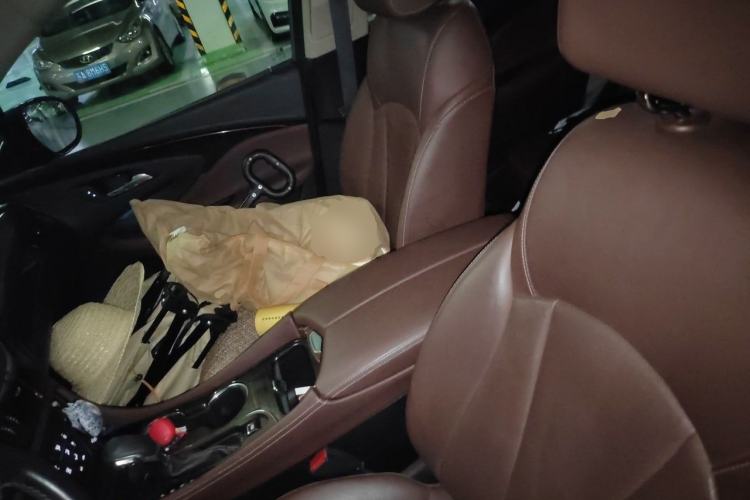 Used Buick Envision 2017 28T Four-Wheel Drive Luxury Model Left Front Seat