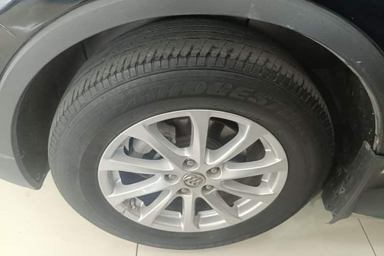 Used Buick Envision 2017 20T Two-Wheel Drive Leading Version Left Front Wheel Hub