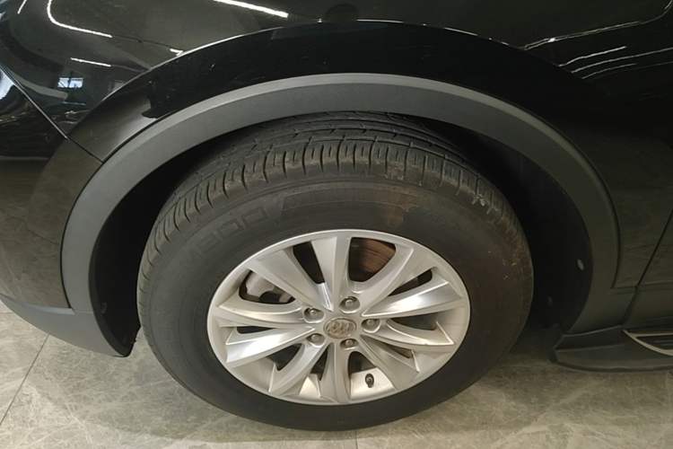 Used Buick Envision 2017 28T Four-Wheel Drive Elite Model Left Front Wheel Hub