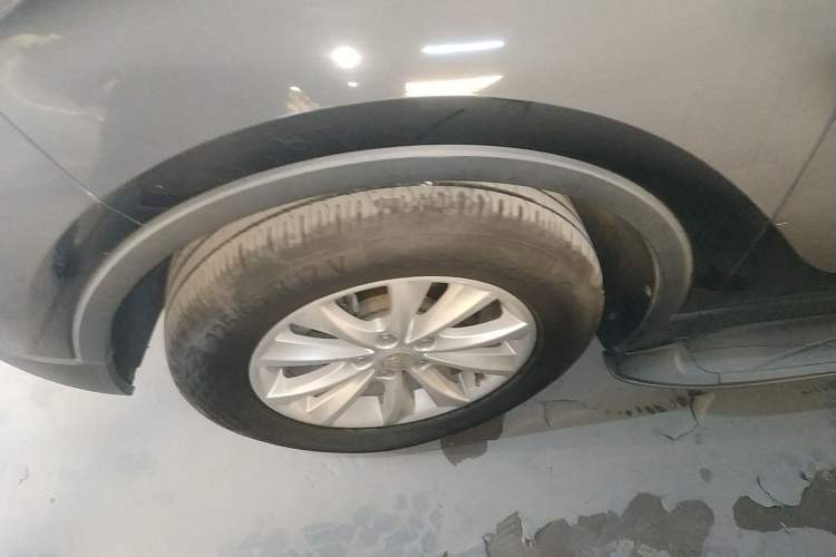 Used Buick Envision 2017 28T Four-Wheel Drive Elite Model Left Front Wheel Hub