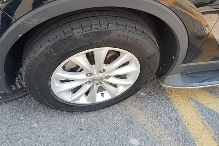 Used Buick Envision 2017 28T Four-Wheel Drive Elite Model Left Front Wheel Hub