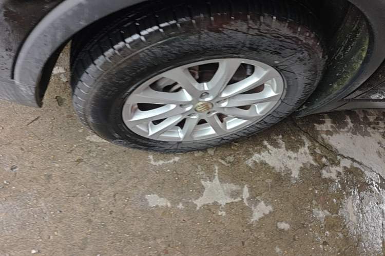 Used Buick Envision 2017 20T Two-Wheel Drive Leading Version Left Front Wheel Hub