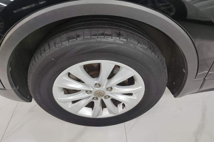 Used Buick Envision 2017 28T Four-Wheel Drive Elite Model Left Front Wheel Hub